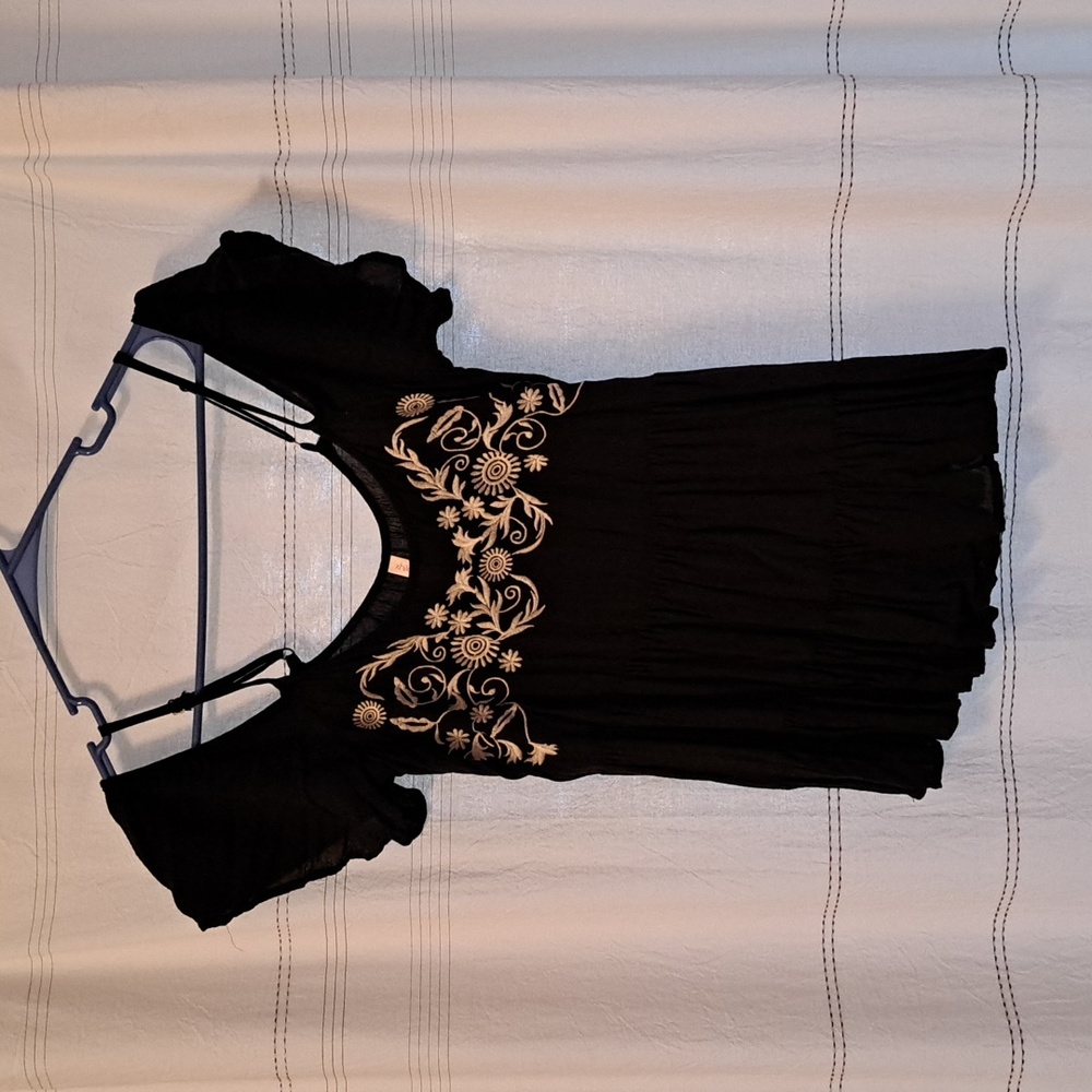 Xhilaration xs black and white embroidered top open shoulder cold shoulder top